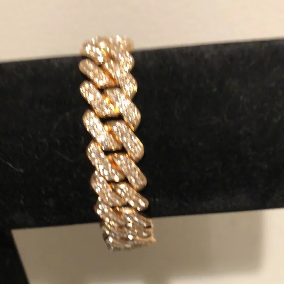 Elegant Gold Bracelet with Crystal Accents - Picture 9 of 10